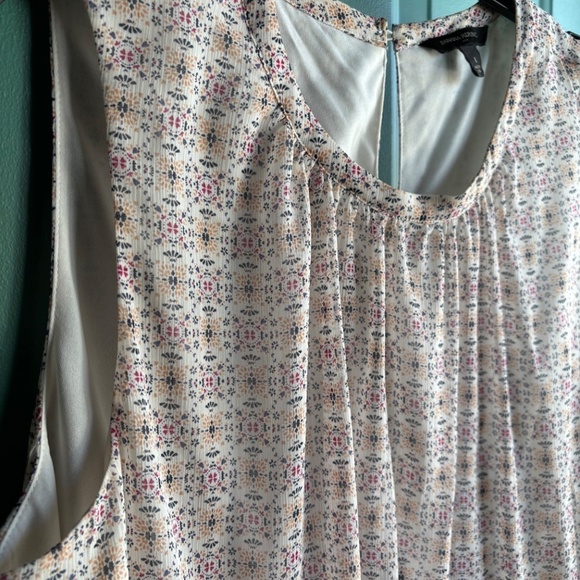 Banana Republic large sleeveless floral top - Picture 3 of 6